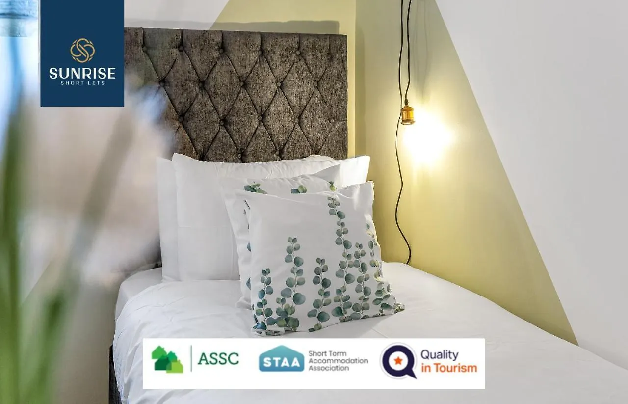 Apartment Law 2 - Has 3 Rooms, 5 Beds, 1 Bathroom, Free Parking, Wifi, Contractors, Tourists, Relocation, Business, Travellers, Central, Price Match Gaurantee, Reduced Rates Available By Sunrise Short Lets United Kingdom
