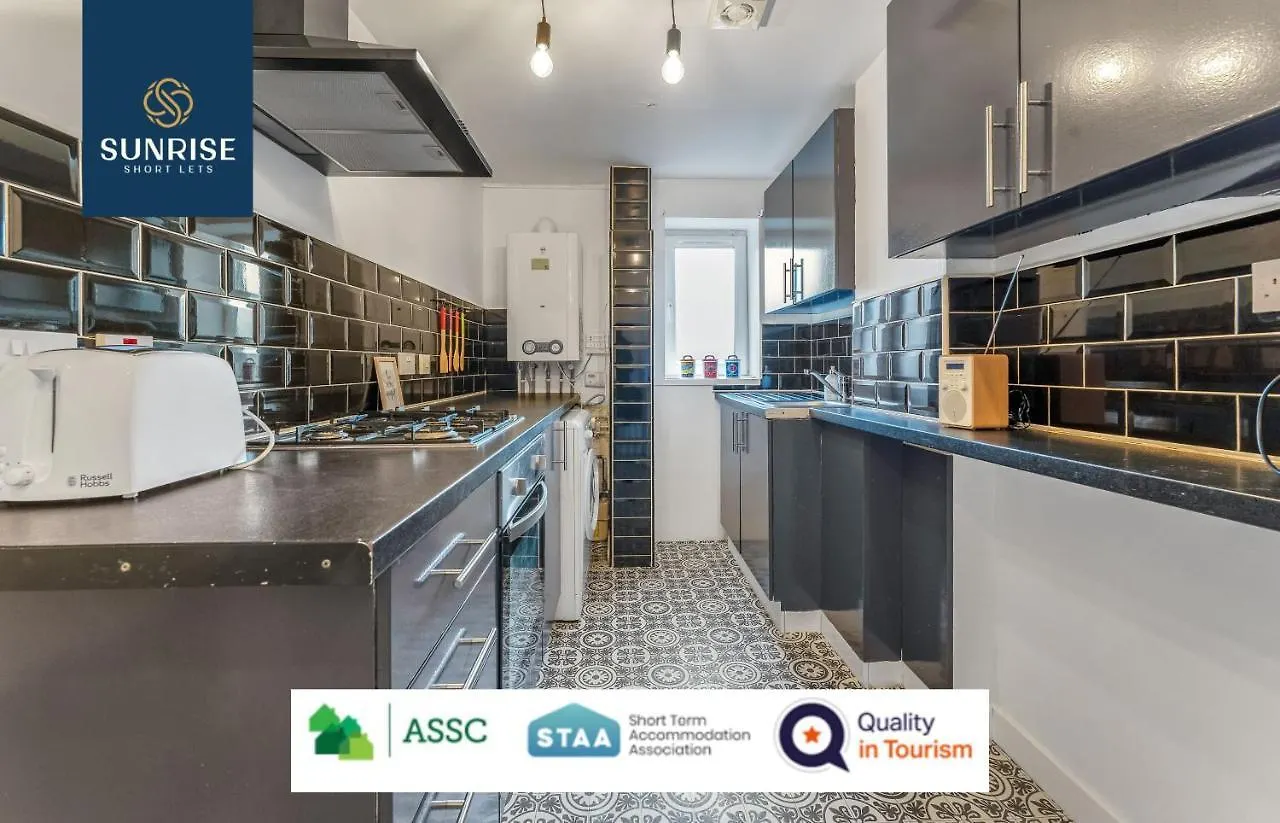 Apartment Law 2 - Has 3 Rooms, 5 Beds, 1 Bathroom, Free Parking, Wifi, Contractors, Tourists, Relocation, Business, Travellers, Central, Price Match Gaurantee, Reduced Rates Available By Sunrise Short Lets United Kingdom