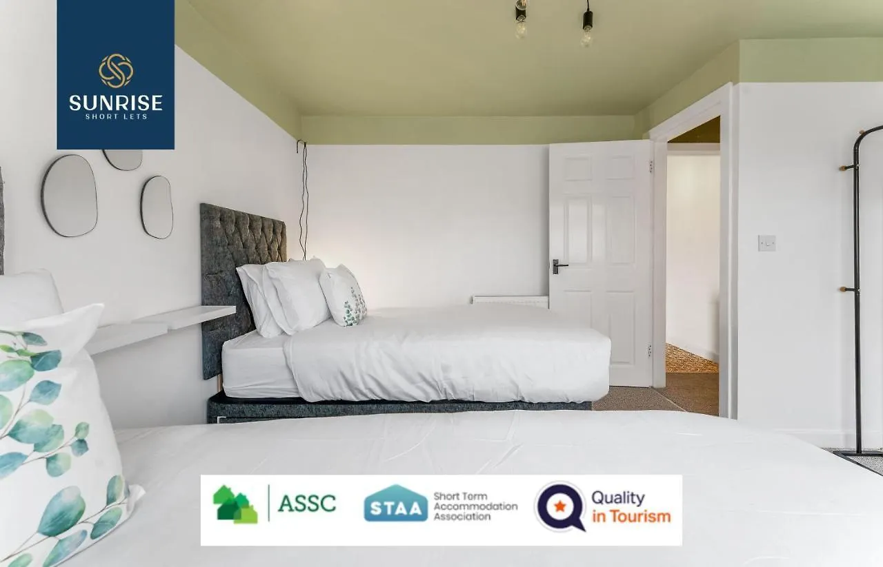 Apartment Law 2 - Has 3 Rooms, 5 Beds, 1 Bathroom, Free Parking, Wifi, Contractors, Tourists, Relocation, Business, Travellers, Central, Price Match Gaurantee, Reduced Rates Available By Sunrise Short Lets