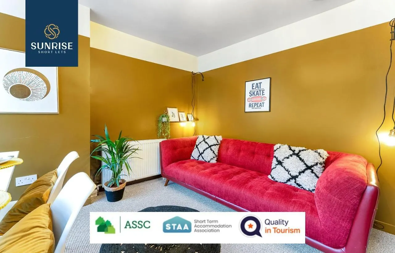 Law 2 - Has 3 Rooms, 5 Beds, 1 Bathroom, Free Parking, Wifi, Contractors, Tourists, Relocation, Business, Travellers, Central, Price Match Gaurantee, Reduced Rates Available By Sunrise Short Lets 0*, Dundee
